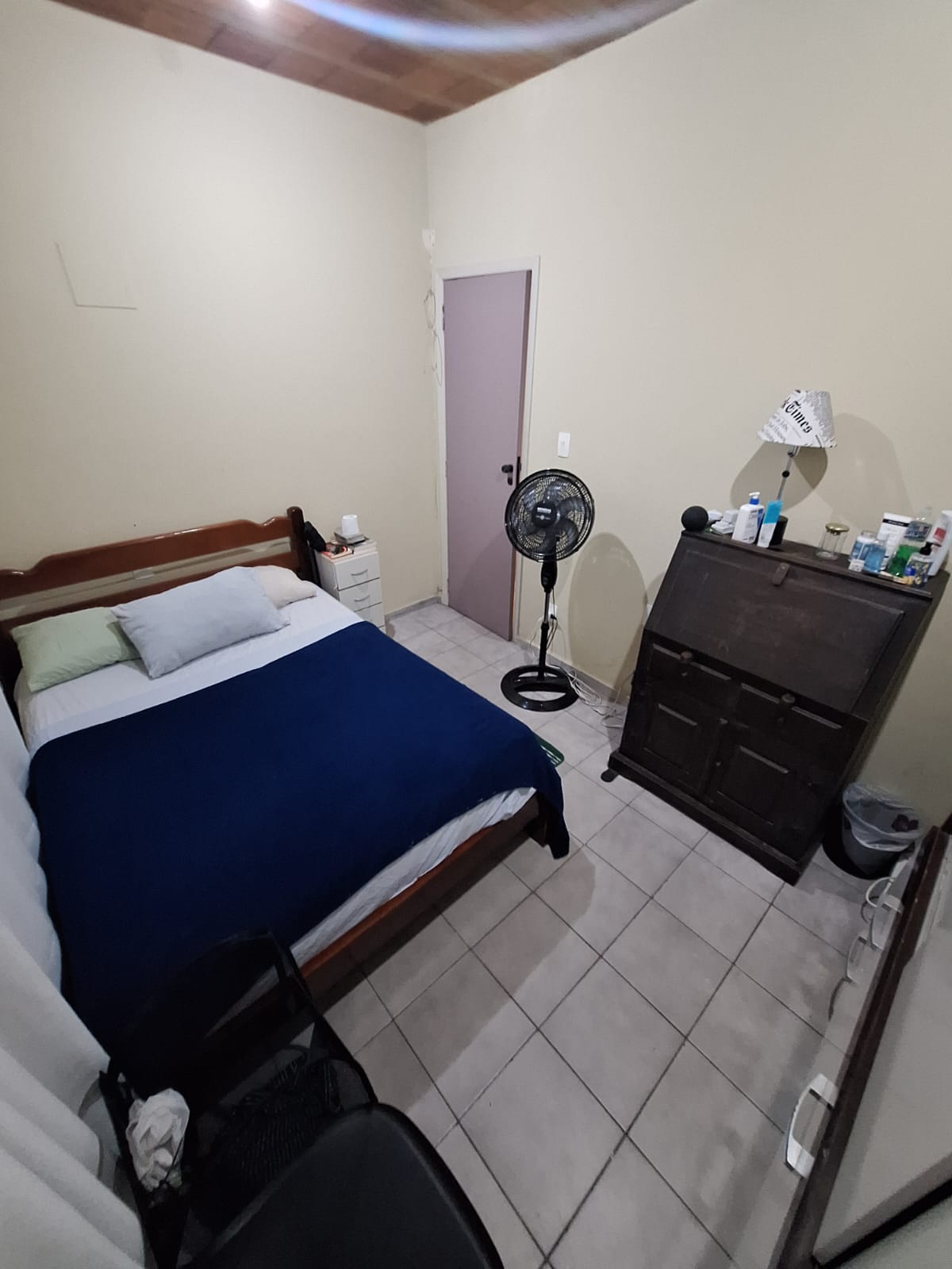 Quarto de casal mobiliado, tudo incluso