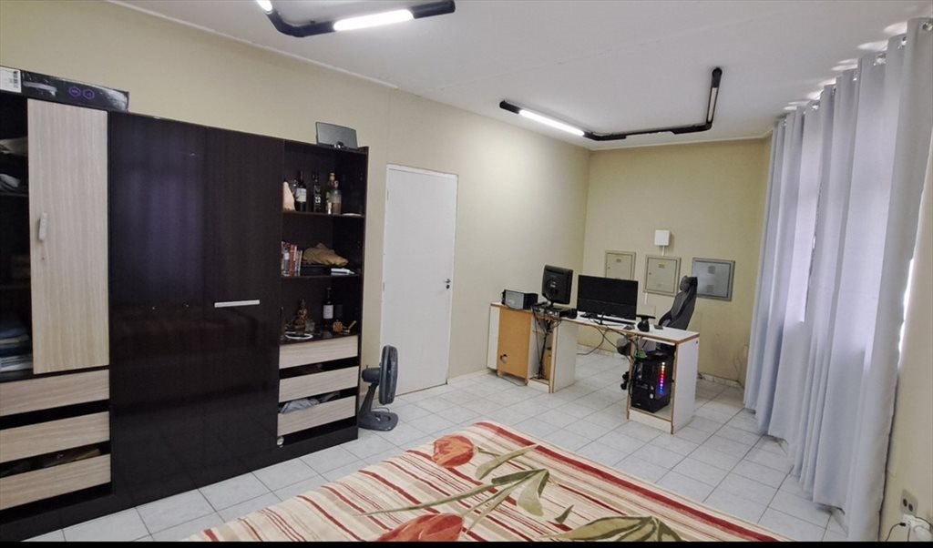 Casal com ar, iluminado e ventilado — foto