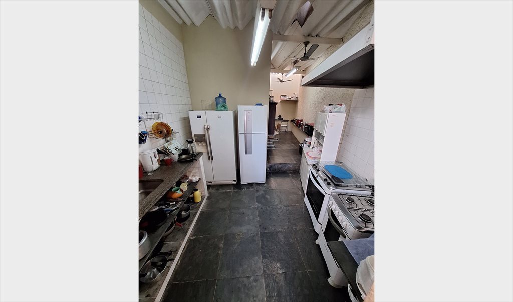 Casal com muito espaço — foto